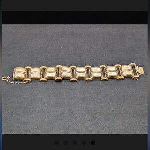 7" Vintage Bracelet w/ Mother of
Pearl Gemstones